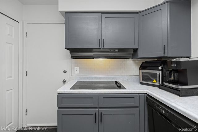28839 Bannockburn Street, Farmington, MI 48334