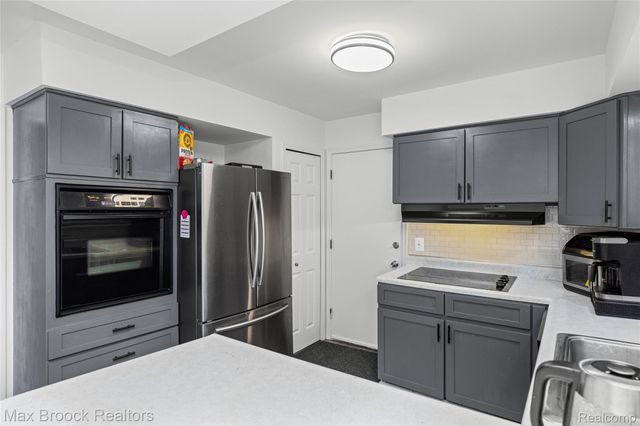 28839 Bannockburn Street, Farmington, MI 48334