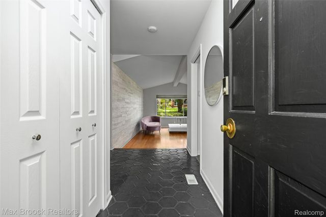 28839 Bannockburn Street, Farmington, MI 48334