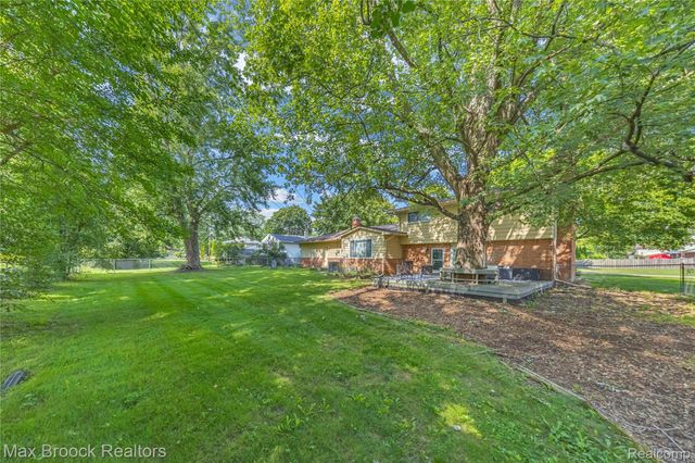 28839 Bannockburn Street, Farmington, MI 48334