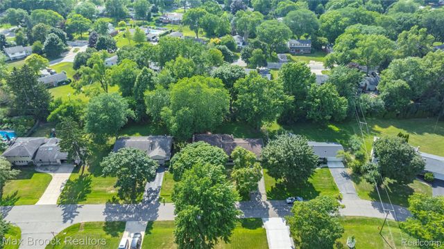 28839 Bannockburn Street, Farmington, MI 48334