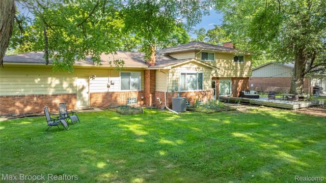 28839 Bannockburn Street, Farmington, MI 48334