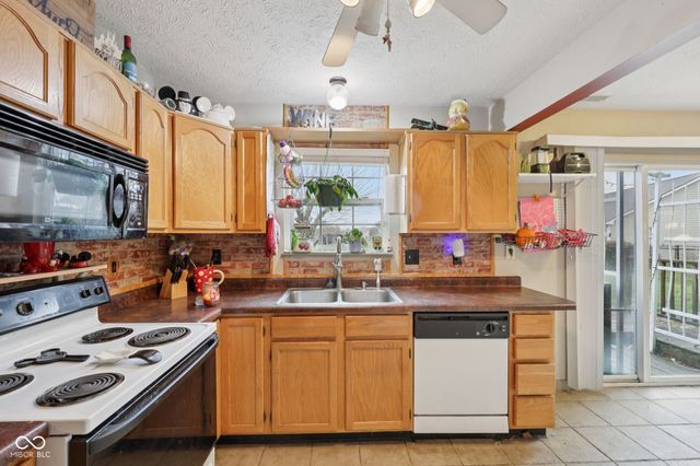 2411 Lakeshore Court, Lebanon, IN 46052