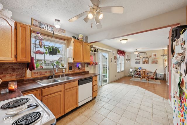 2411 Lakeshore Court, Lebanon, IN 46052