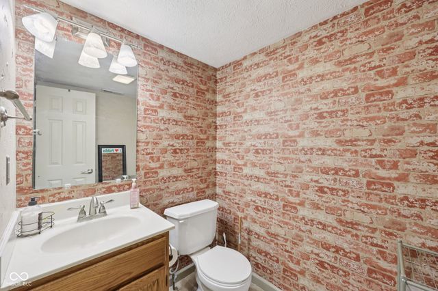 2411 Lakeshore Court, Lebanon, IN 46052