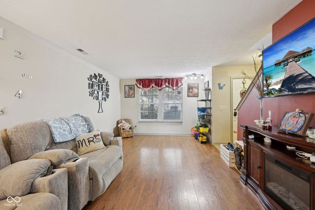 2411 Lakeshore Court, Lebanon, IN 46052