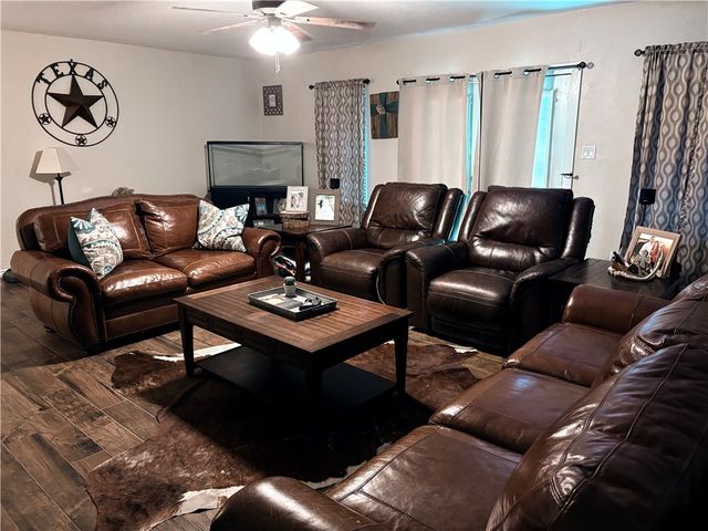 923 Lyndale St, Kingsville, TX 78363