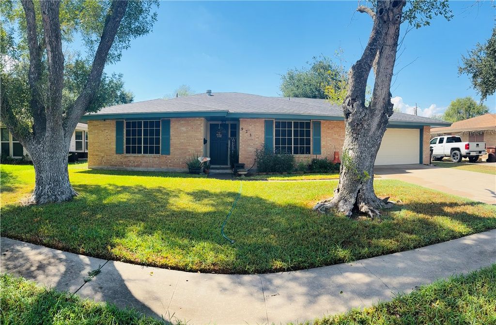923 Lyndale St, Kingsville, TX 78363