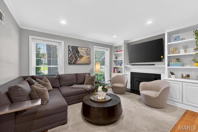 13 Berkshire Drive, St Louis, MO 63117