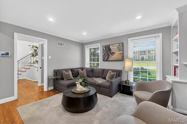 13 Berkshire Drive, St Louis, MO 63117