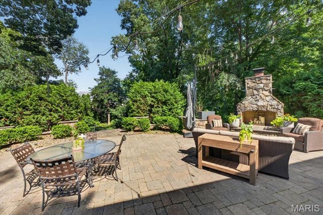 13 Berkshire Drive, St Louis, MO 63117