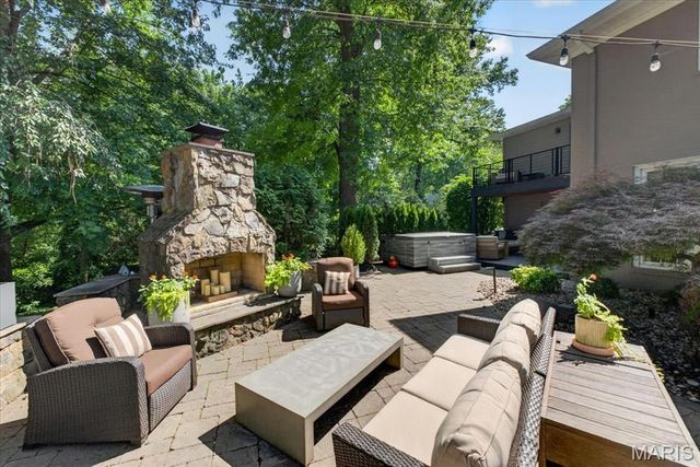 13 Berkshire Drive, St Louis, MO 63117