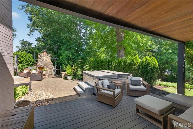 13 Berkshire Drive, St Louis, MO 63117