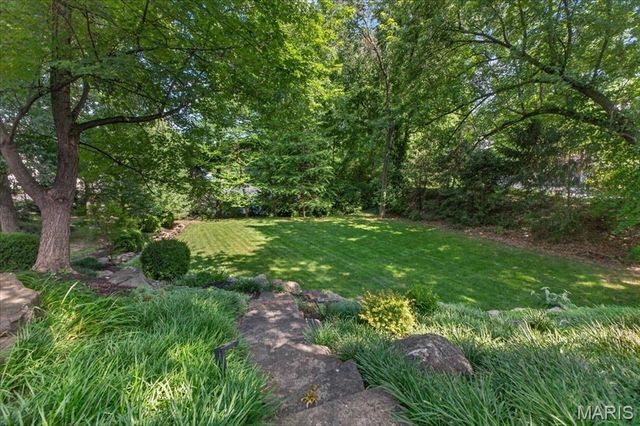13 Berkshire Drive, St Louis, MO 63117