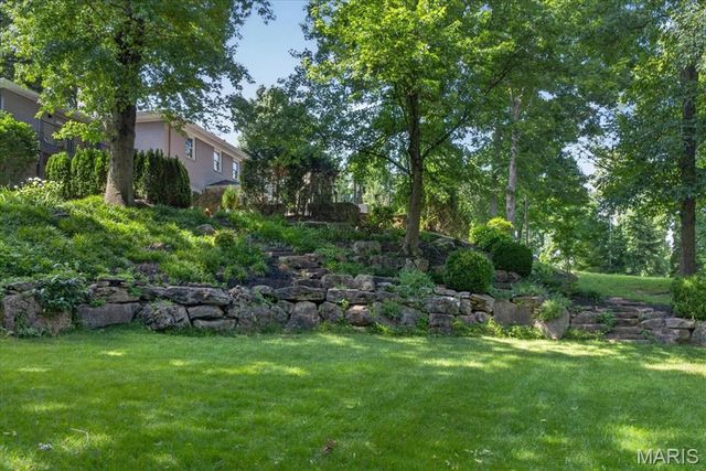 13 Berkshire Drive, St Louis, MO 63117
