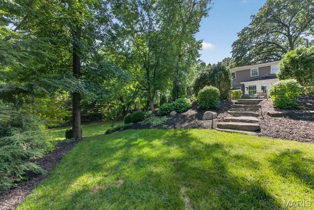 13 Berkshire Drive, St Louis, MO 63117