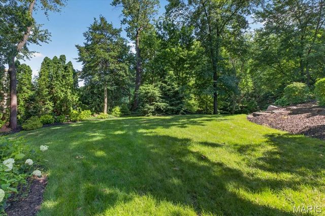 13 Berkshire Drive, St Louis, MO 63117