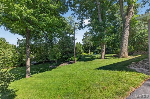 13 Berkshire Drive, St Louis, MO 63117