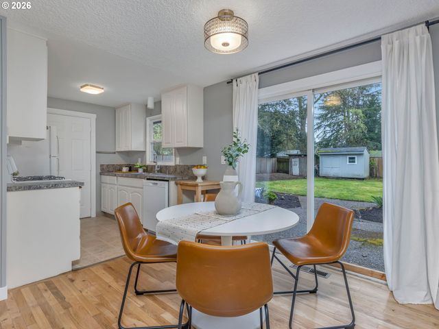 17901 TUALATA Ave, Lake Oswego, OR 97035