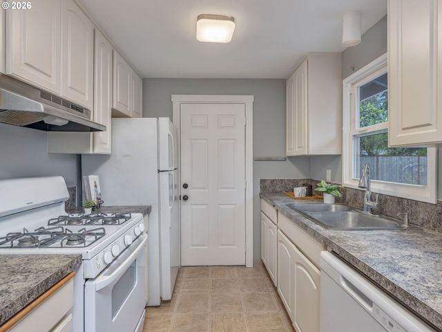 17901 TUALATA Ave, Lake Oswego, OR 97035