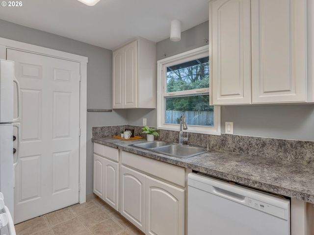 17901 TUALATA Ave, Lake Oswego, OR 97035