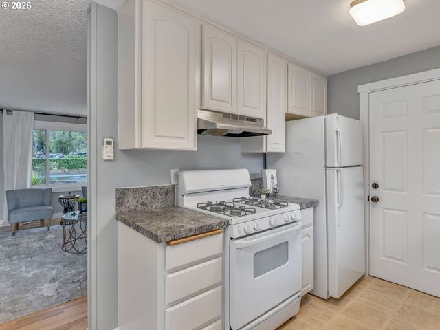 17901 TUALATA Ave, Lake Oswego, OR 97035