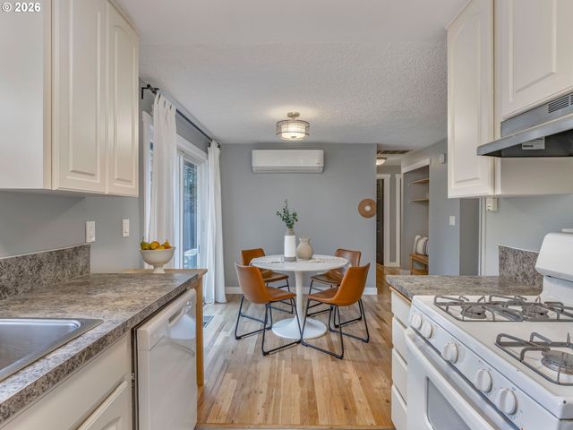 17901 TUALATA Ave, Lake Oswego, OR 97035