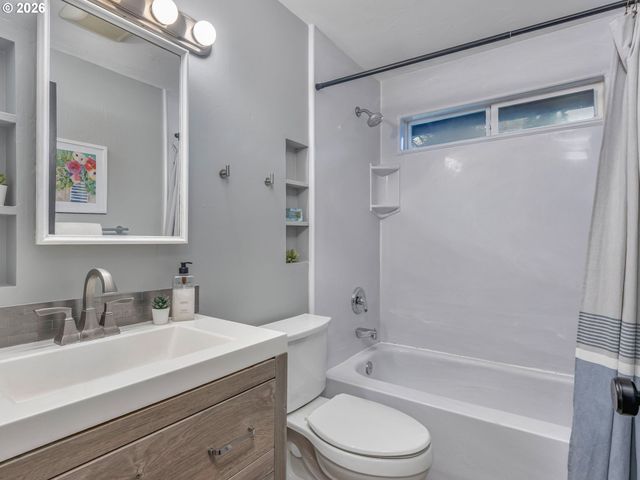 17901 TUALATA Ave, Lake Oswego, OR 97035