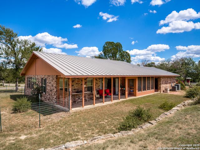 135 Manor, Comfort, TX 78013