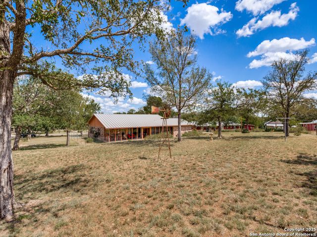 135 Manor, Comfort, TX 78013