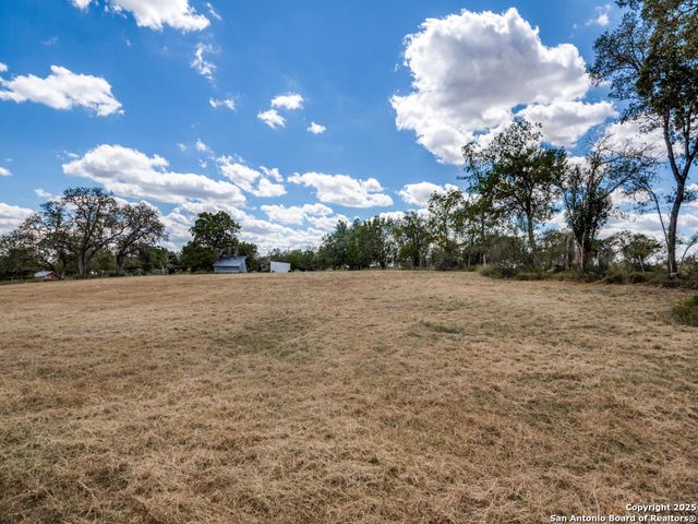 135 Manor, Comfort, TX 78013