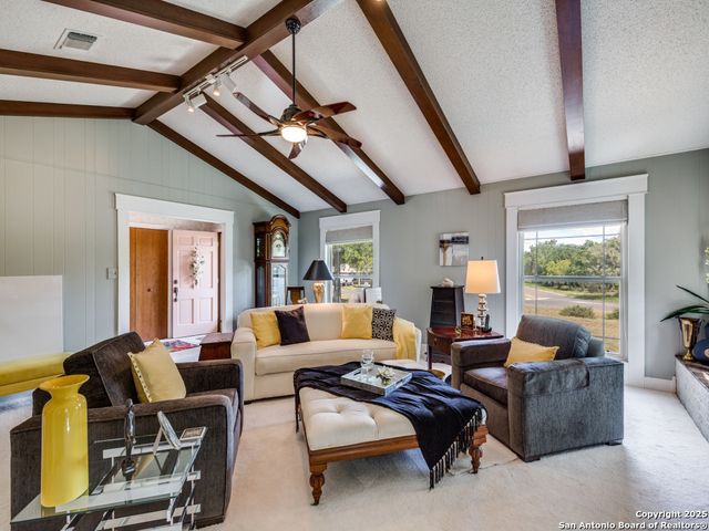 135 Manor, Comfort, TX 78013