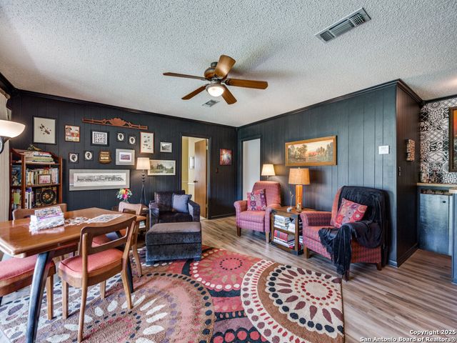 135 Manor, Comfort, TX 78013