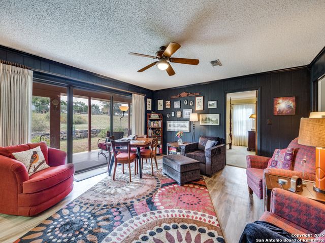 135 Manor, Comfort, TX 78013