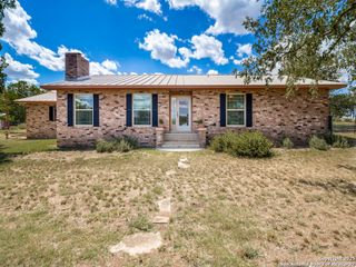 135 Manor, Comfort, TX 78013