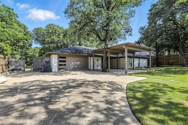 116 Meandering Lane, Burleson, TX 76028