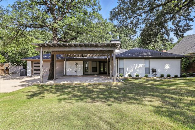116 Meandering Lane, Burleson, TX 76028