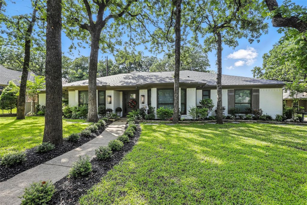 116 Meandering Lane, Burleson, TX 76028
