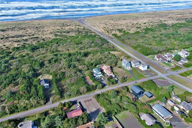 516 Sand Dune Avenue SW, Ocean Shores, WA 98569
