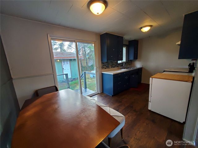 516 Sand Dune Avenue SW, Ocean Shores, WA 98569