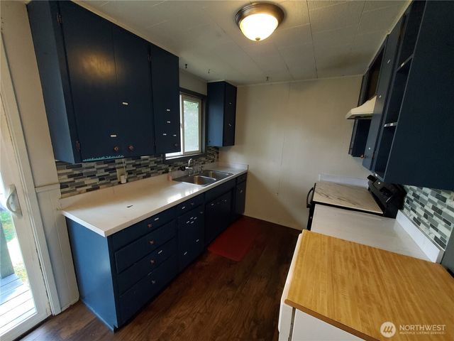 516 Sand Dune Avenue SW, Ocean Shores, WA 98569