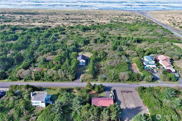 516 Sand Dune Avenue SW, Ocean Shores, WA 98569