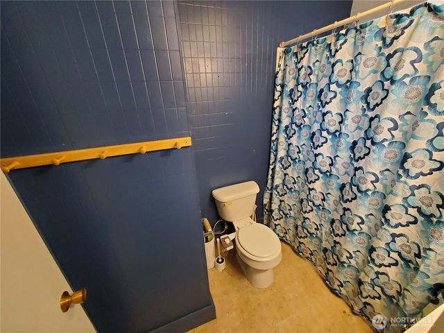 516 Sand Dune Avenue SW, Ocean Shores, WA 98569