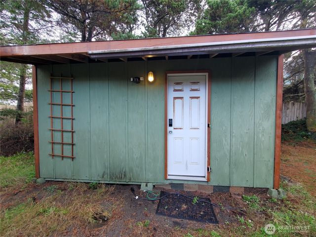 516 Sand Dune Avenue SW, Ocean Shores, WA 98569