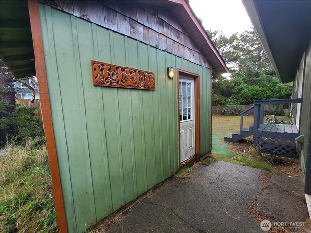 516 Sand Dune Avenue SW, Ocean Shores, WA 98569
