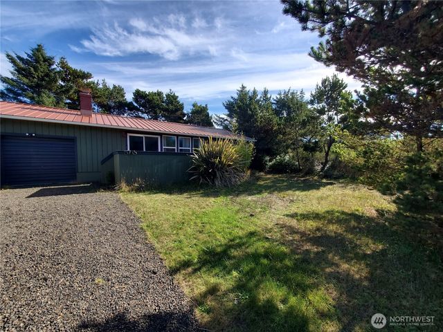 516 Sand Dune Avenue SW, Ocean Shores, WA 98569
