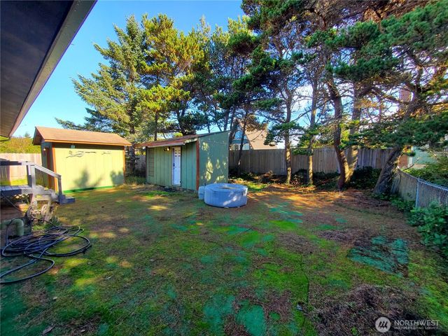 516 Sand Dune Avenue SW, Ocean Shores, WA 98569