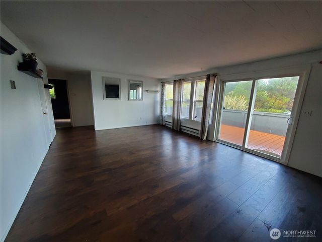 516 Sand Dune Avenue SW, Ocean Shores, WA 98569