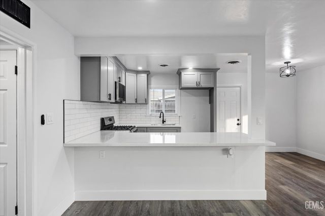 1709 Hodges Avenue, Bakersfield, CA 93304