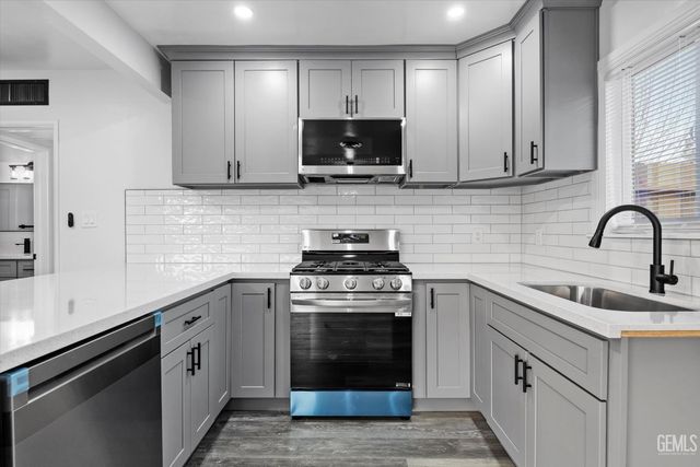 1709 Hodges Avenue, Bakersfield, CA 93304